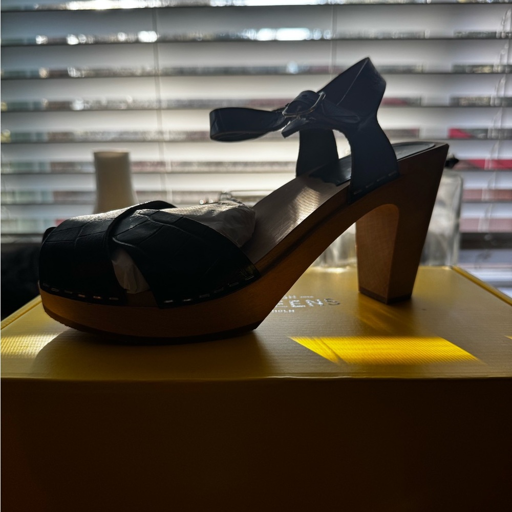 Swedish Hasbeens Chocolate Brown Mules & Clogs with Wooden Heel NWBOX